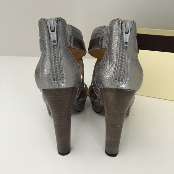 🔥🔥COACH Authentic heels🔥🔥🔥 - Picture 6 of 8